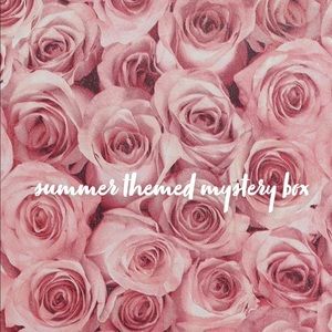 Summer surprise box with clothes & girly things